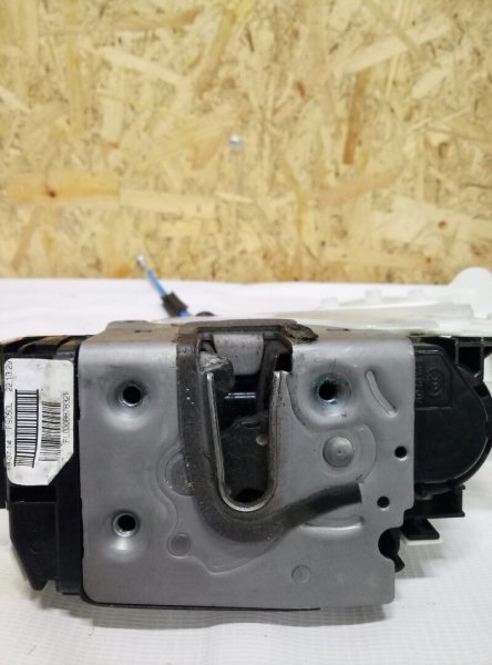 Замок двери передней левой Mercedes-Benz E-Class W212,S212,C207 2009-2016 на Mercedes-Benz E-Class W212,S212,C207