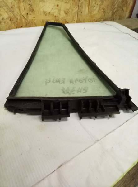 Стекло двери задней правой Toyota RAV 4 (XA30) 2005-2010 форточка на Toyota RAV 4 (XA30)