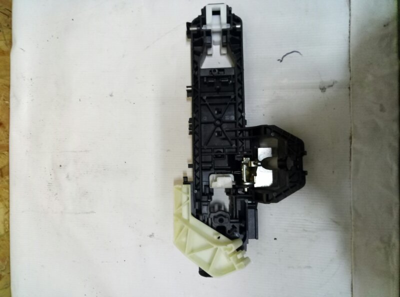 Кронштейн ручки Mercedes-Benz E-Class W212,S212,C207 2009-2016 на Mercedes-Benz E-Class W212,S212,C207