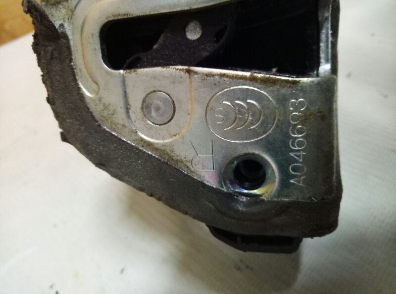 Замок двери задней правой Toyota RAV 4 (XA30) 2005-2010 на Toyota RAV 4 (XA30)