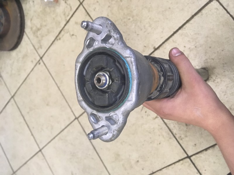 Амортизатор задний Mercedes-Benz E-Class W211,S211 2006-2009 на Mercedes-Benz E-Class W211,S211
