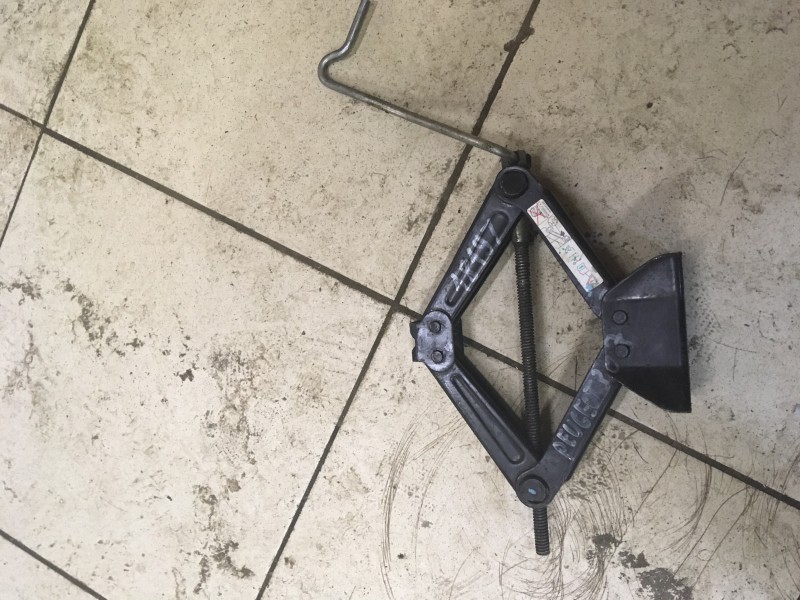 Домкрат Peugeot 307 2001-2008 на Peugeot 307