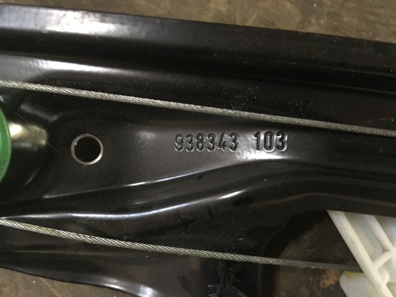 Стеклоподъемник электр. задний левый Mercedes-Benz E-Class W212,S212,C207 2009-2016 на Mercedes-Benz E-Class W212,S212,C207
