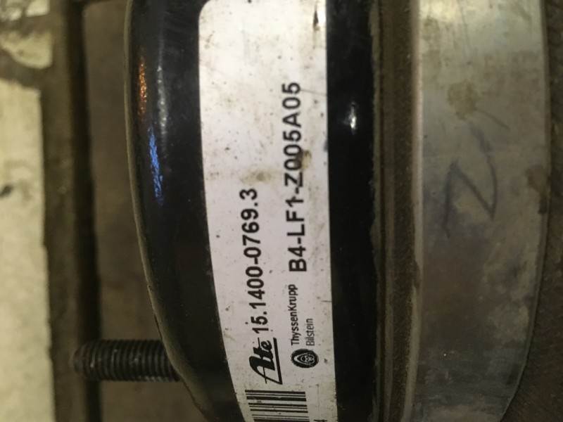 Стойка амортизатора передний Mercedes-Benz M-Class (W164) 2005-2008 на Mercedes-Benz M-Class (W164)