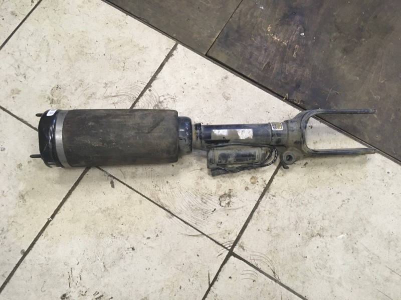 Стойка амортизатора передний Mercedes-Benz R-Class W251 2005-2007 на Mercedes-Benz R-Class W251
