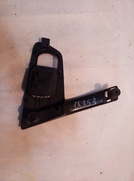 Кронштейн внутренней ручки Nissan Qashqai J10 2006-2010 на Nissan Qashqai J10