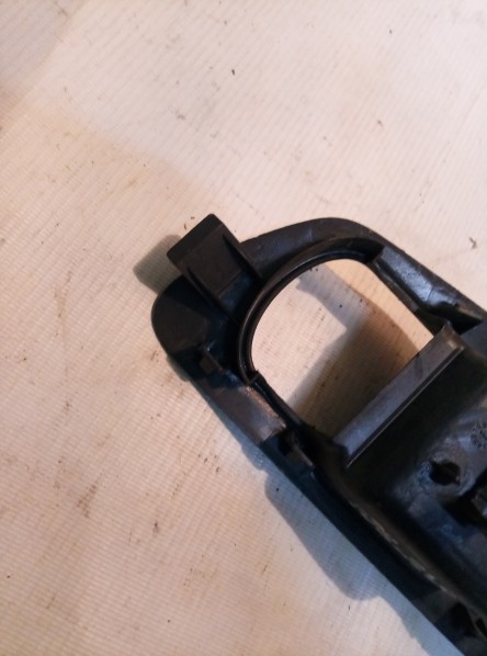Кронштейн внутренней ручки Nissan Qashqai J10 2006-2010 на Nissan Qashqai J10
