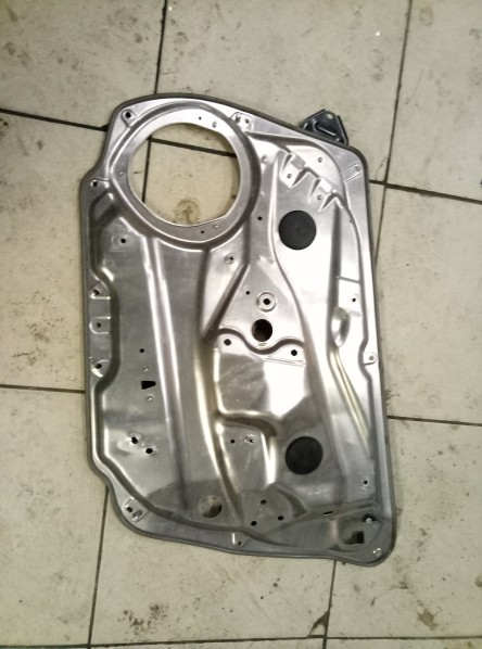 Обшивка двери передней левой Mercedes-Benz E-Class W212,S212,C207 2009-2016 на Mercedes-Benz E-Class W212,S212,C207
