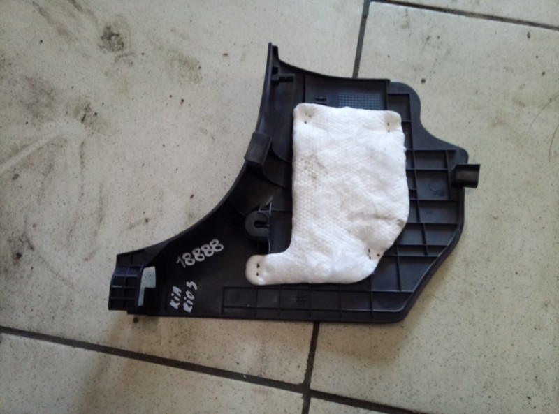 Накладка порога (внутренняя) Kia Rio 3 2011-2015 858244Y000 на Kia Rio 3