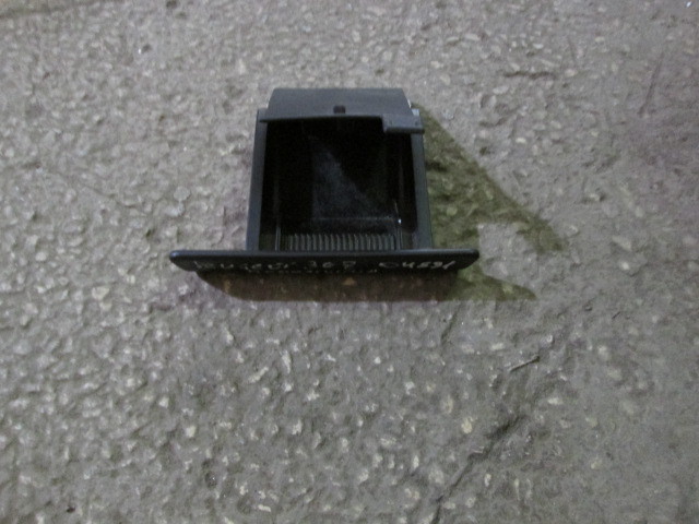 Пепельница Peugeot 307 2001-2008 на Peugeot 307