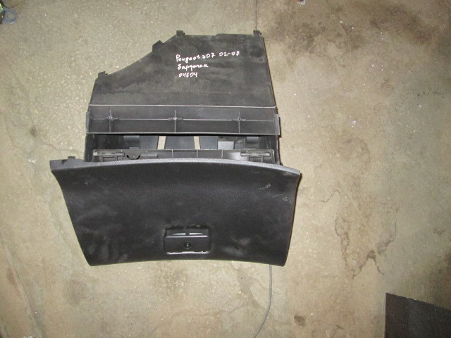 Бардачок Peugeot 307 2001-2008 на Peugeot 307