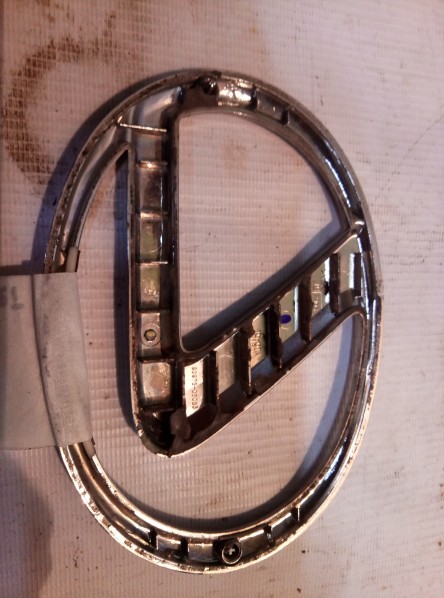 Эмблема Lexus LX  2007-2012    9097502083 на Lexus LX 