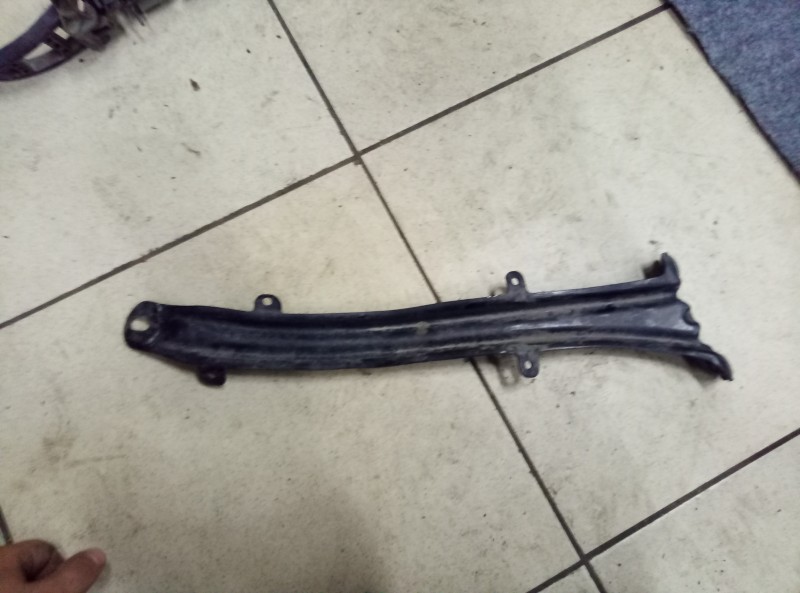 Кронштейн распорка Mercedes-Benz E-Class A2126280124 AMG W212, S212 2013-2016 на Mercedes-Benz E-Class AMG W212, S212