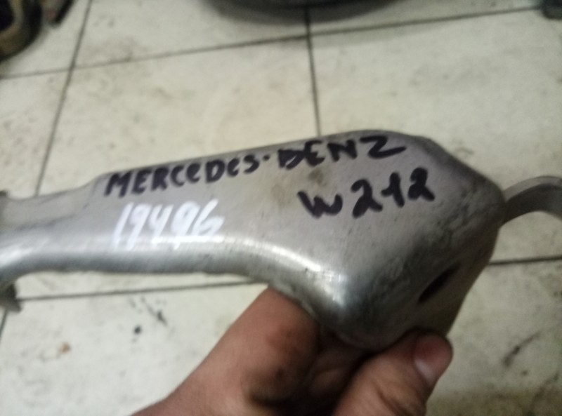 Кронштейн крепления фары Mercedes-Benz E-Class AMG W212, S212 2013-2016 на Mercedes-Benz E-Class AMG W212, S212