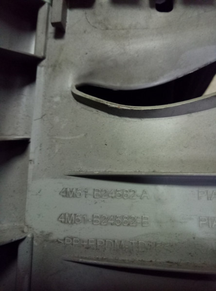 Обшивка стойки Ford Focus 2 2005-2008 4M51A24582A на Ford Focus 2