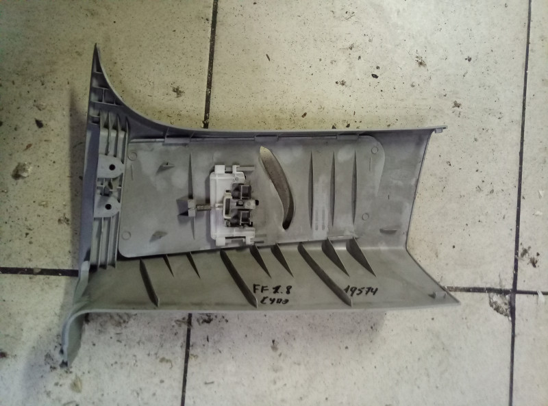 Обшивка стойки Ford Focus 2 2005-2008 4M51A24582A на Ford Focus 2