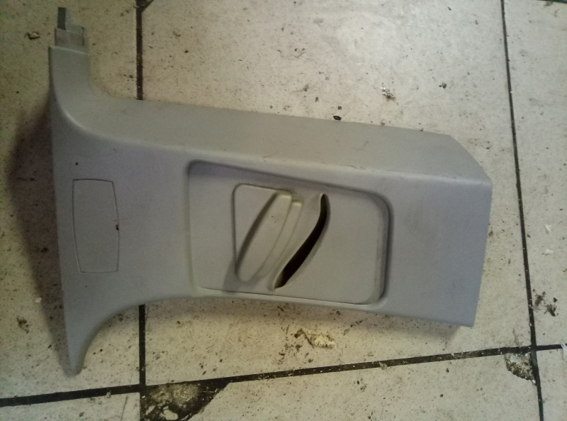 Обшивка стойки Ford Focus 2 2005-2008 4M51A24582A на Ford Focus 2