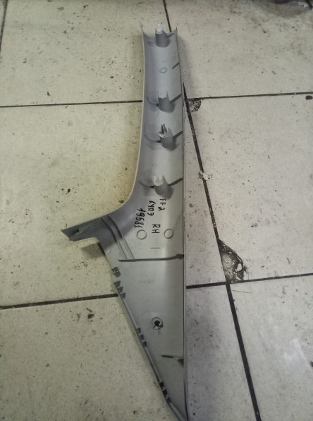 Обшивка стойки Ford Focus 2 2005-2008 4M51A03198A на Ford Focus 2