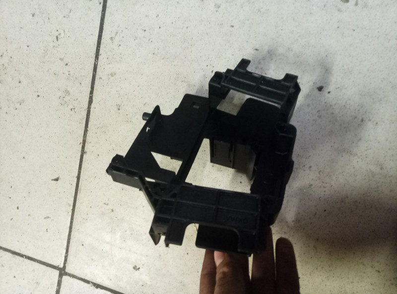 Кронштейн крепления указателя поворота Ford Focus 2 2005-2008 на Ford Focus 2