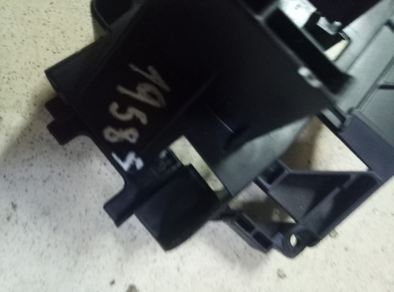 Кронштейн крепления указателя поворота Ford Focus 2 2005-2008 на Ford Focus 2