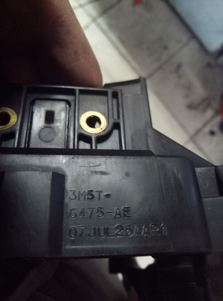 Кронштейн крепления указателя поворота Ford Focus 2 2005-2008 на Ford Focus 2