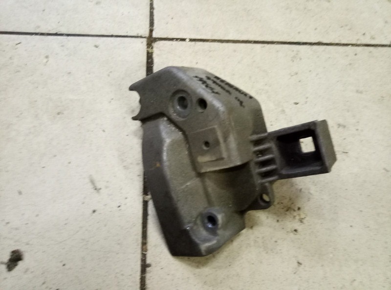 Кронштейн КПП Renault Symbol 2 2008-2012 на Renault Symbol 2