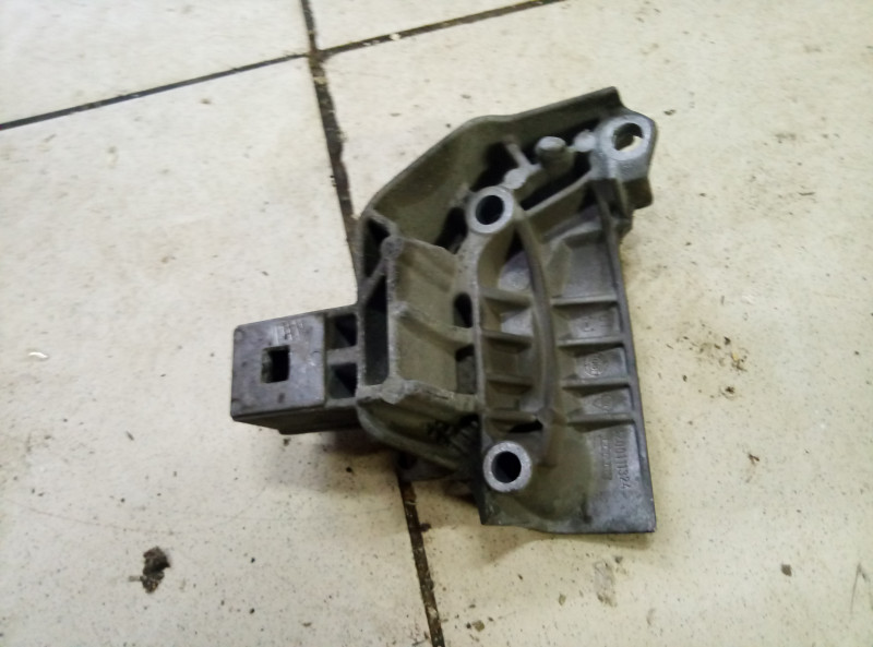 Кронштейн КПП Renault Symbol 2 2008-2012 на Renault Symbol 2