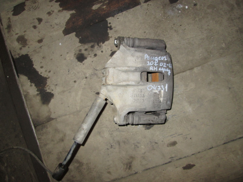 Суппорт передний правый Peugeot 307 2001-2008 на Peugeot 307