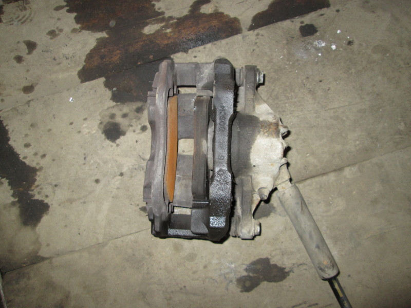 Суппорт передний правый Peugeot 307 2001-2008 на Peugeot 307