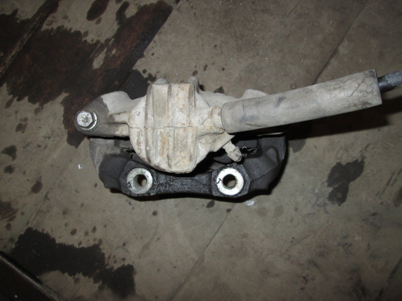 Суппорт передний правый Peugeot 307 2001-2008 на Peugeot 307