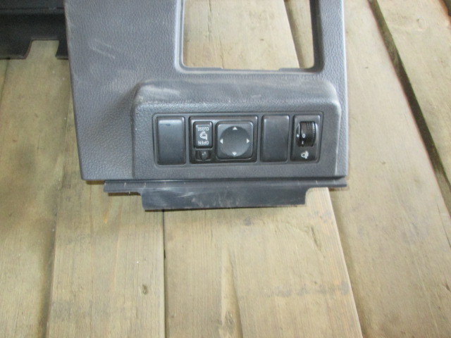 Кнопка регулировки зеркал Nissan Tiida C11 2004-2012 на Nissan Tiida C11