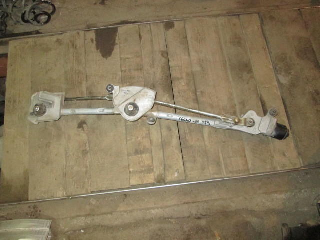 Трапеция стеклоочистителей на Nissan Tiida I (C11) 2004-2012 28815EM00A на Nissan Tiida C11