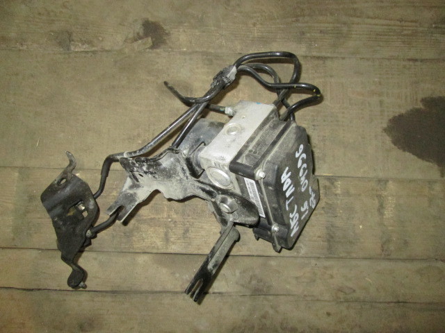 Блок ABS (насос) Nissan Tiida C11 2004-2012 на Nissan Tiida C11