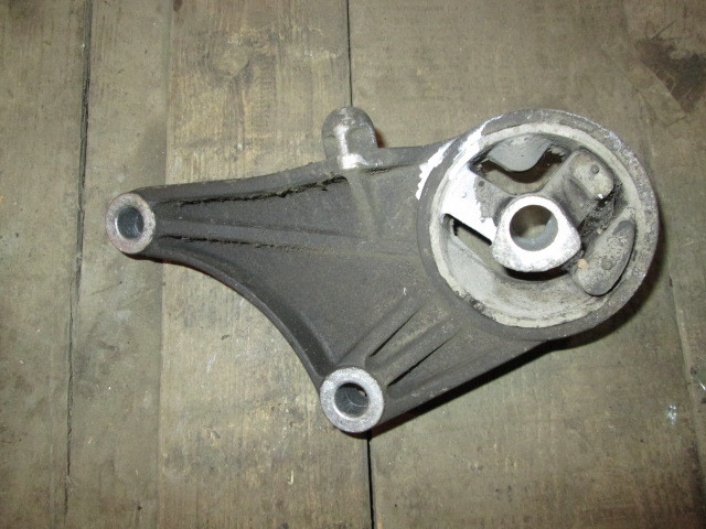 Кронштейн двигателя передний Nissan Tiida C11 2004-2012 на Nissan Tiida C11