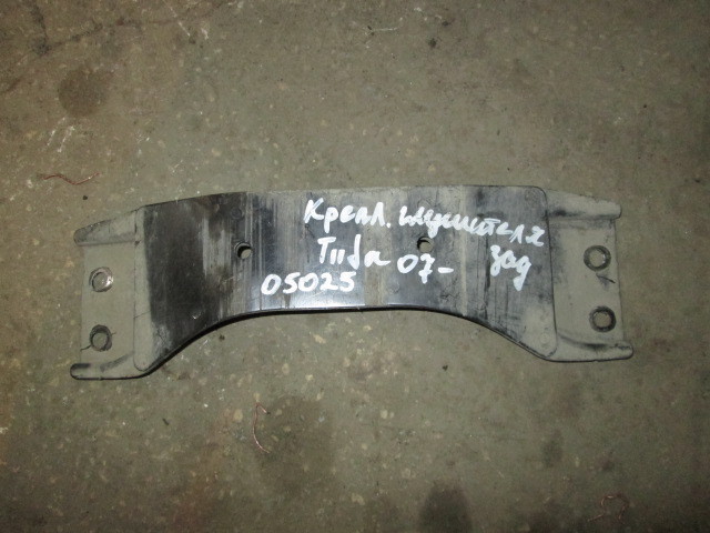 Кронштейн основного глушителя Nissan Tiida C11 2004-2012 на Nissan Tiida C11