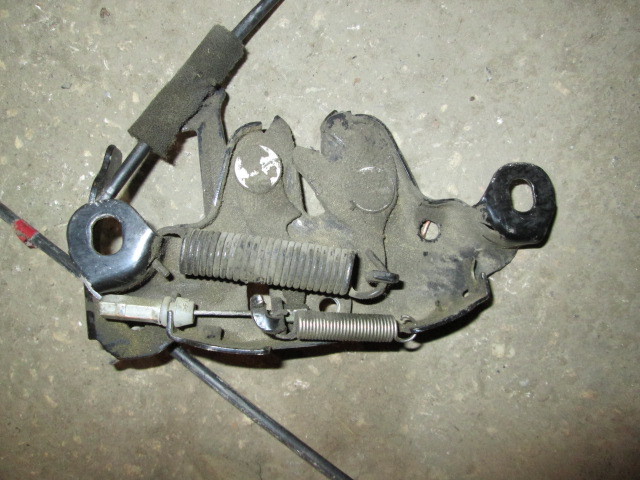 Замок капота Nissan Tiida C11 2004-2012 на Nissan Tiida C11