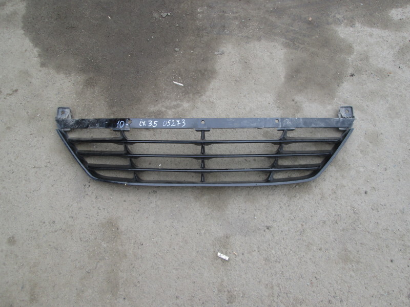 Решетка в бампер центральная Hyundai ix35  2010-2015 на Hyundai ix35 