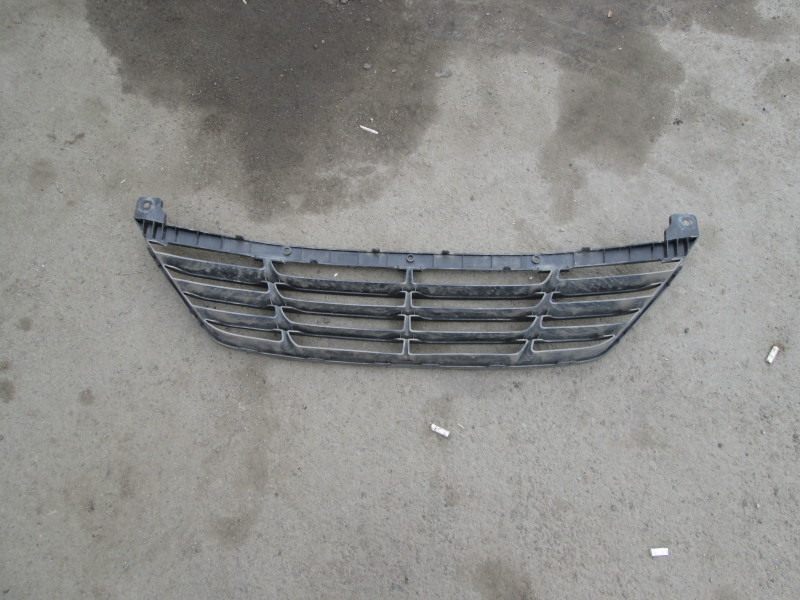 Решетка в бампер центральная Hyundai ix35  2010-2015 на Hyundai ix35 