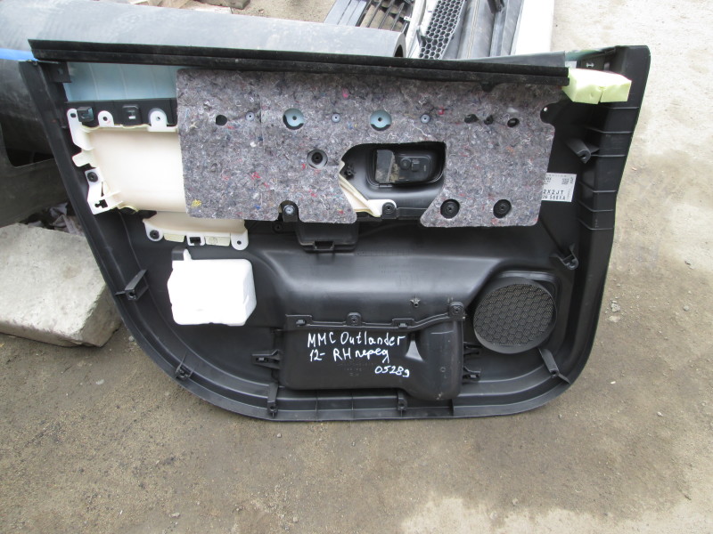 Обшивка двери передней левой Mitsubishi Outlander 3 2012-2015 на Mitsubishi Outlander 3