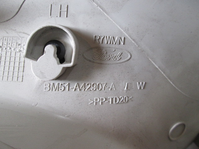Обшивка двери багажника Ford Focus 3 2011-2015 на Ford Focus 3
