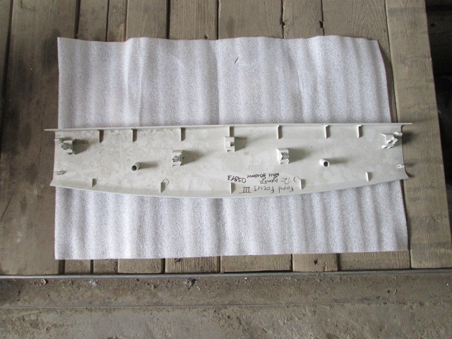 Обшивка двери багажника Ford Focus 3 2011-2015 BM51A46404A на Ford Focus 3