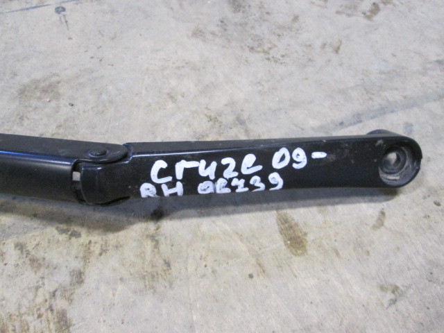 Поводок стеклоочистителя передний правый Chevrolet Cruze 2009-2013 на Chevrolet Cruze