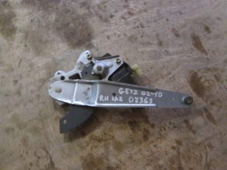 Стеклоподъемник электр. передний правый Hyundai Getz  2002-2012 на Hyundai Getz 
