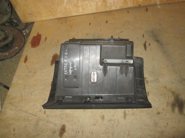 Бардачок Opel Antara  2006-2011 на Opel Antara 
