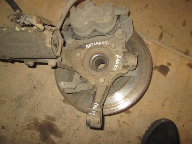 Кулак поворотный передний левый Opel Antara  2006-2011 на Opel Antara 