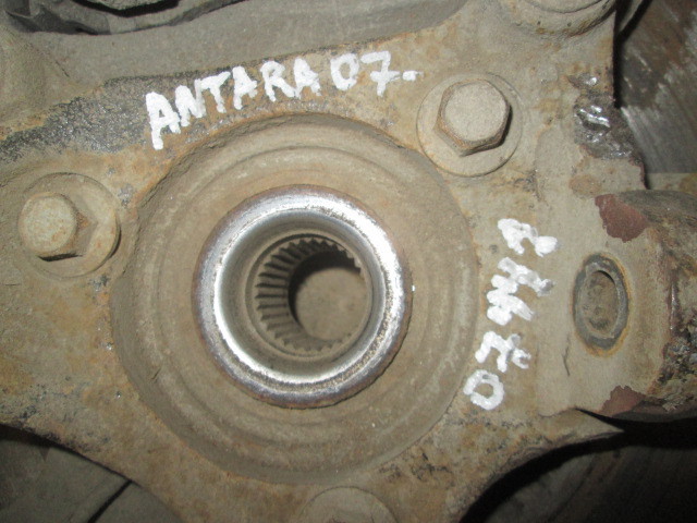 Кулак поворотный передний левый Opel Antara  2006-2011 на Opel Antara 