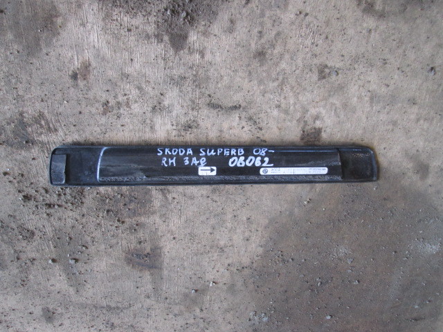 Накладка порога (внутренняя) Skoda Superb 2 2008-2013  8535429B9 на Skoda Superb 2