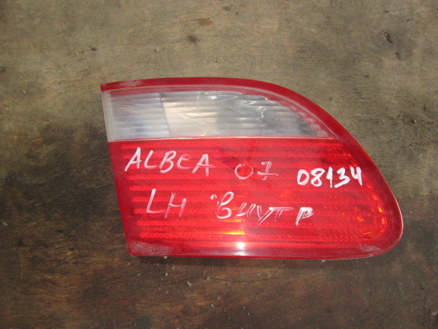 Фонарь задний внутренний левый Fiat Albea Рестайлинг 2004-2012 на Fiat AlbeaРестайлинг