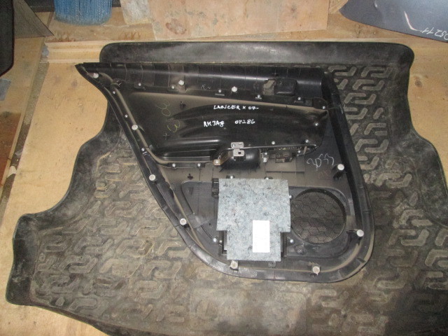 Обшивка двери задней правой Mitsubishi Lancer X 2007-н.в. на Mitsubishi Lancer X