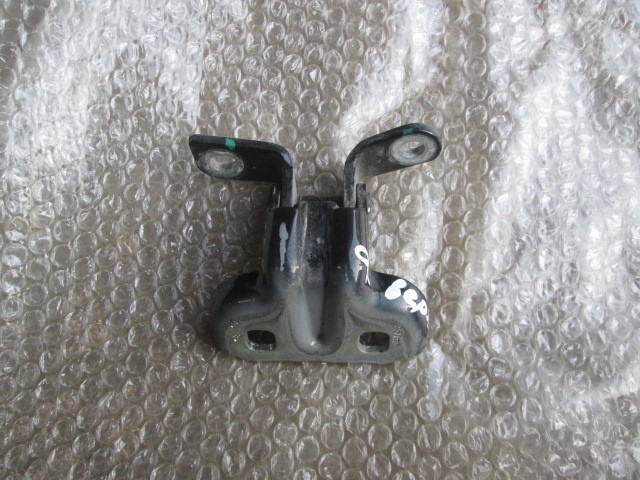Петля двери Chevrolet Cruze 2009-2013 на Chevrolet Cruze